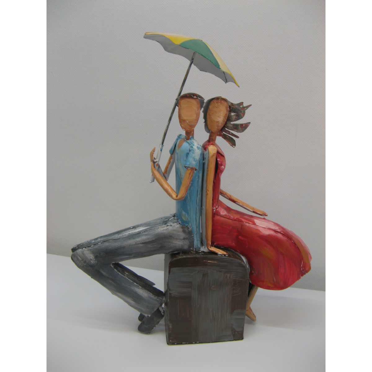 Sculpture Couple Parapluie à Poser - Ambiance Cadres